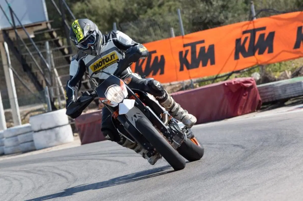 KTM 690 LC4. Duke R, Enduro R e SMC R  (9)