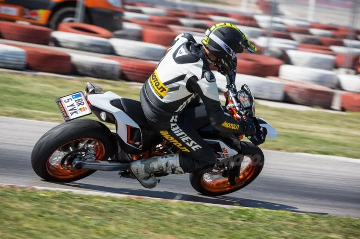 KTM 690 LC4. Duke R, Enduro R e SMC R  (13)