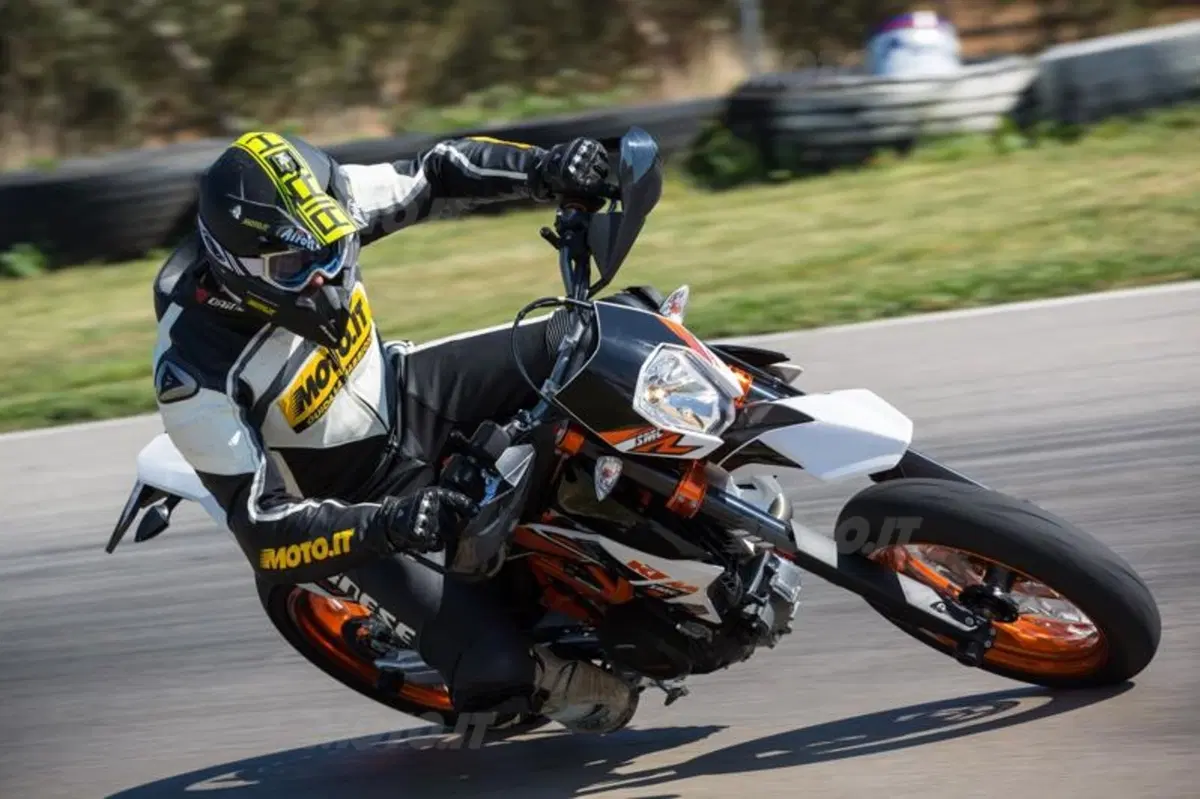 KTM 690 LC4. Duke R, Enduro R e SMC R  (14)
