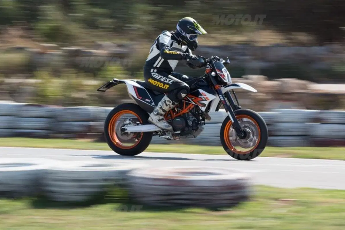 KTM 690 LC4. Duke R, Enduro R e SMC R  (16)