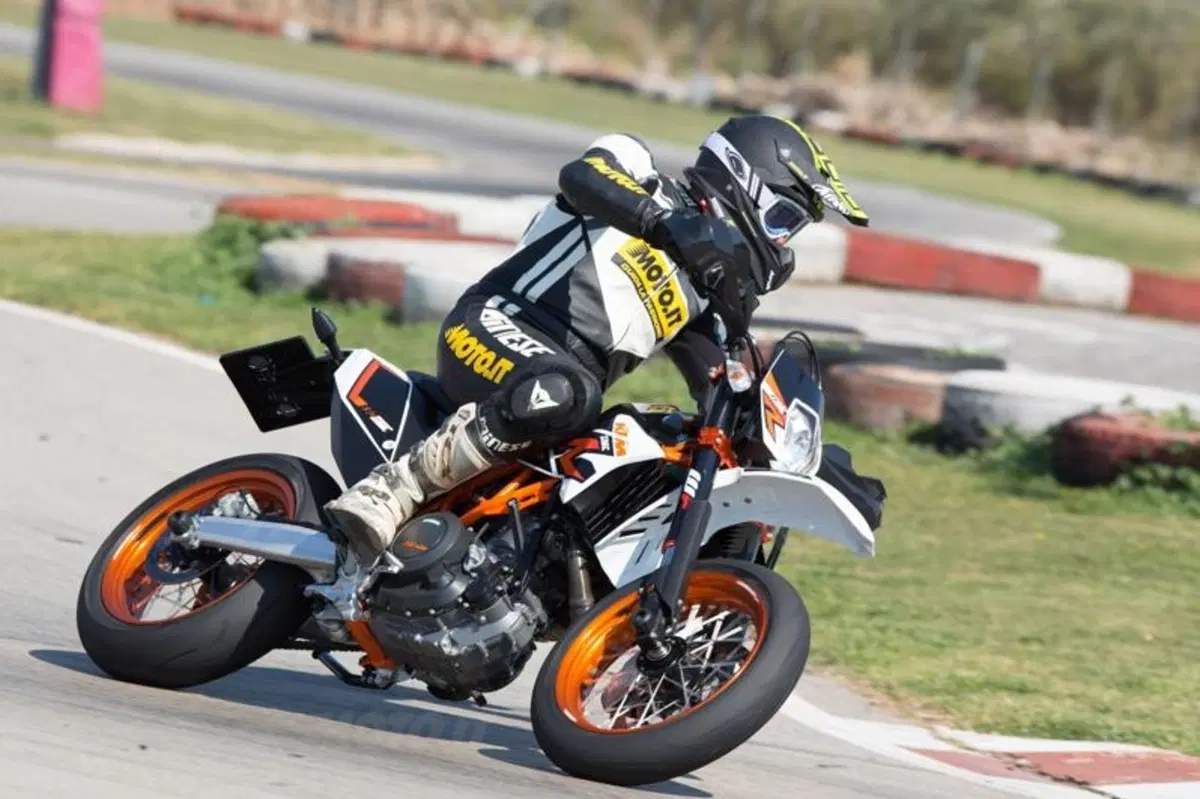 KTM 690 LC4. Duke R, Enduro R e SMC R  (17)