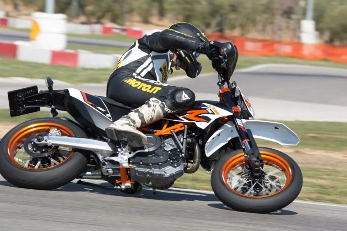 KTM 690 LC4. Duke R, Enduro R e SMC R  (18)