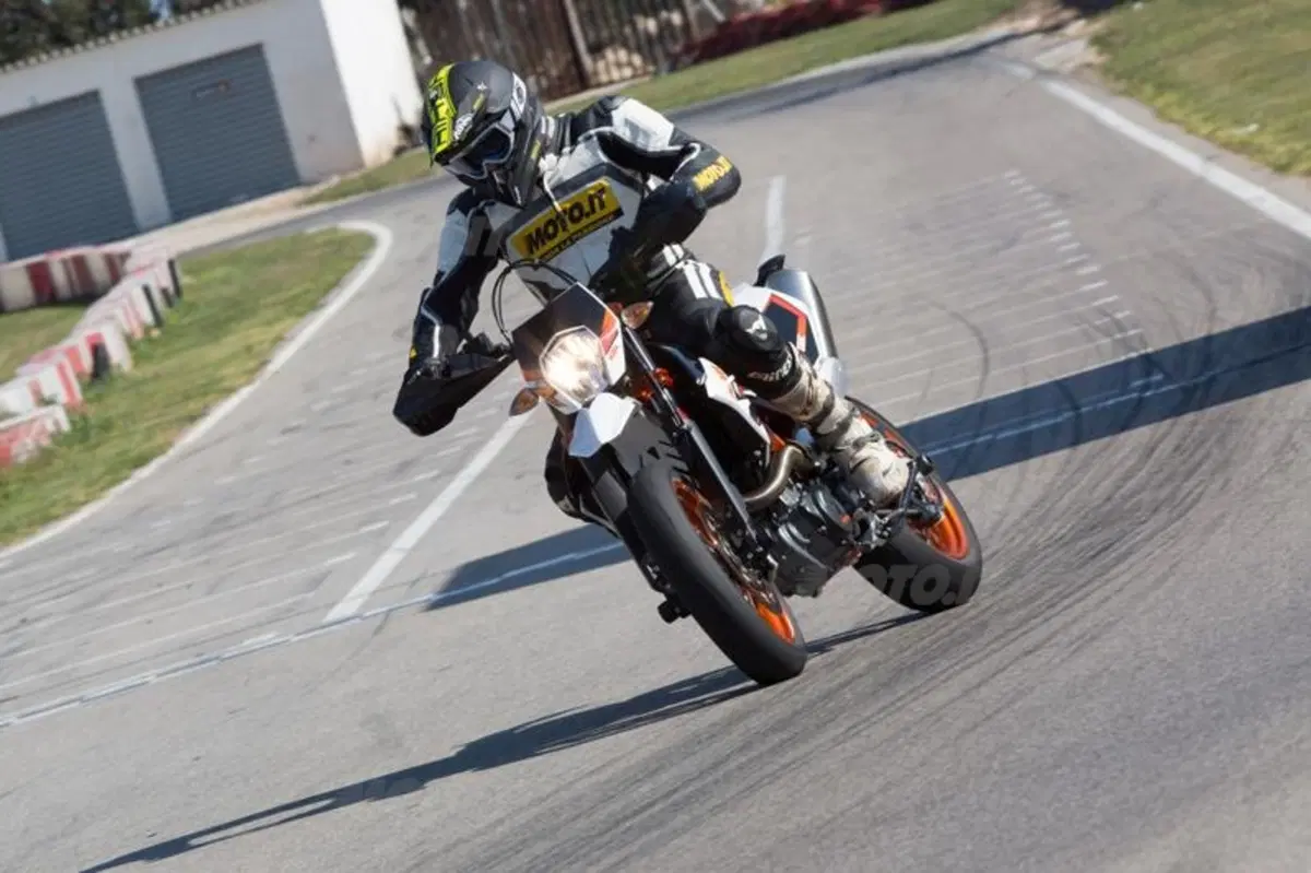 KTM 690 LC4. Duke R, Enduro R e SMC R  (19)