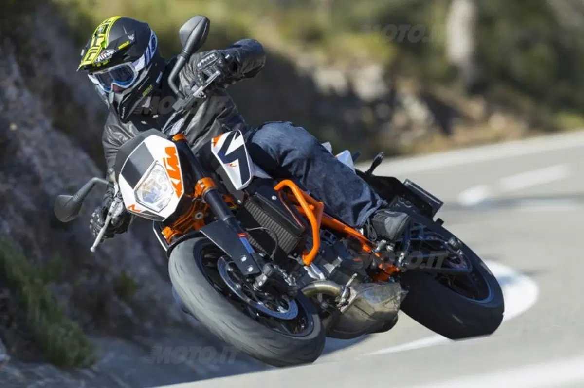 KTM 690 LC4. Duke R, Enduro R e SMC R  (22)