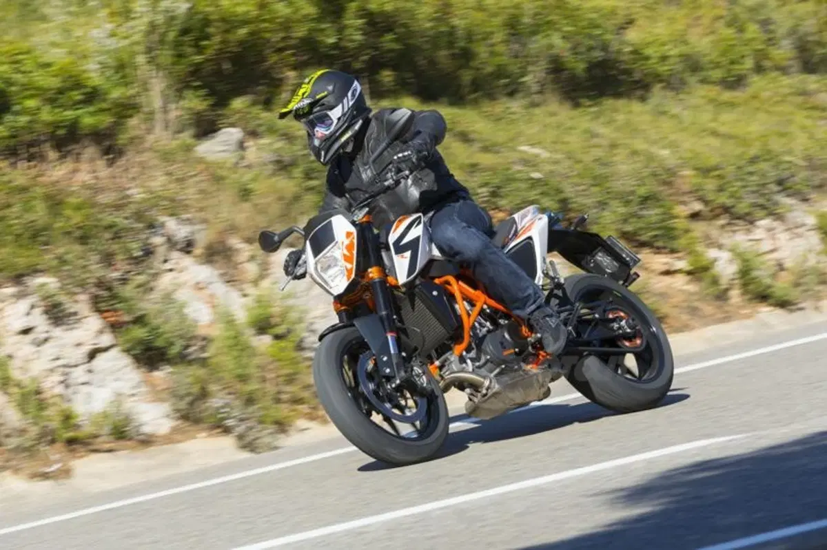KTM 690 LC4. Duke R, Enduro R e SMC R  (23)