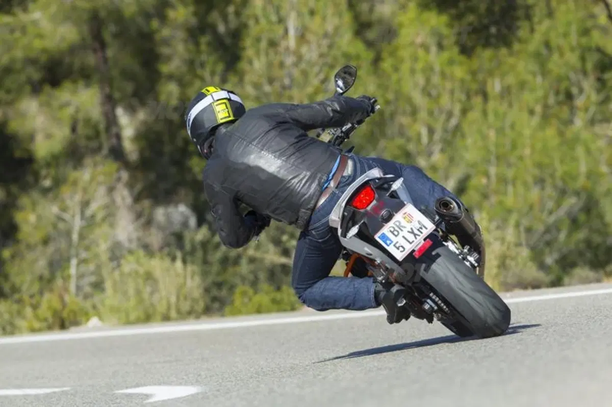 KTM 690 LC4. Duke R, Enduro R e SMC R  (24)