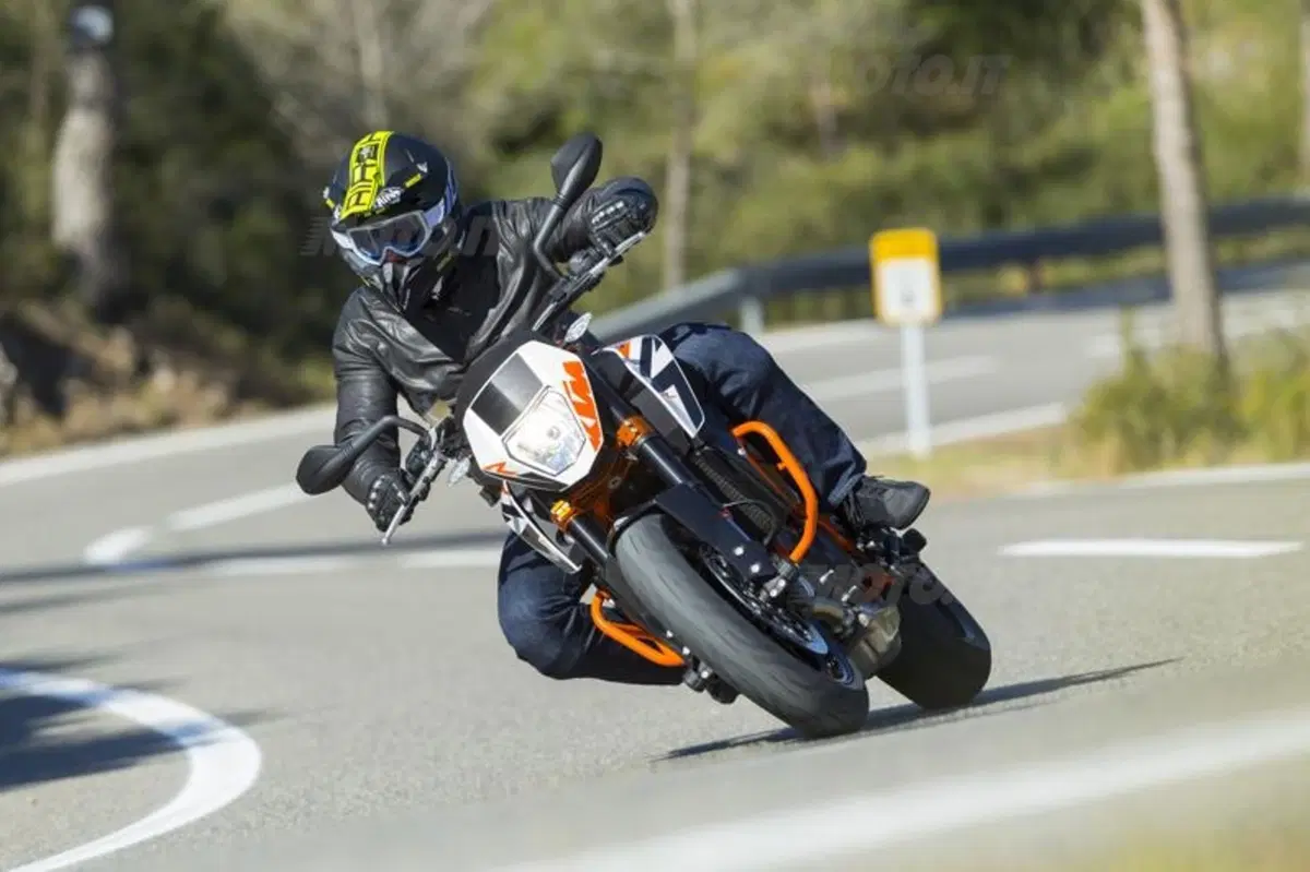 KTM 690 LC4. Duke R, Enduro R e SMC R  (25)