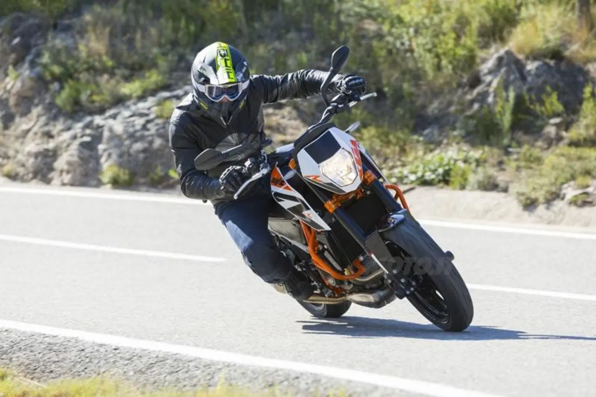 KTM 690 LC4. Duke R, Enduro R e SMC R  (27)