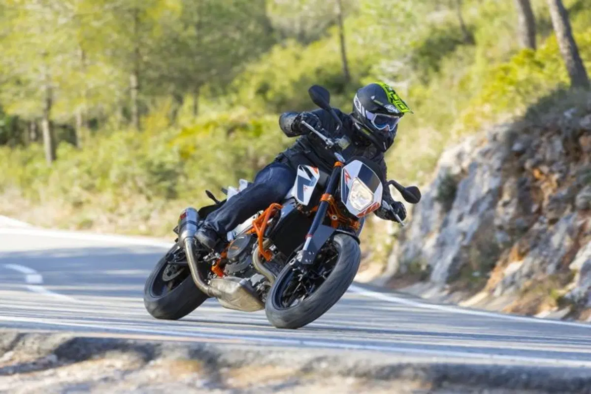 KTM 690 LC4. Duke R, Enduro R e SMC R  (29)