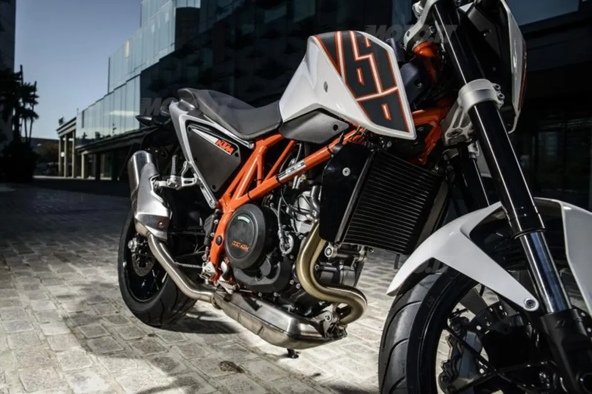 KTM 690 LC4. Duke R, Enduro R e SMC R  (33)
