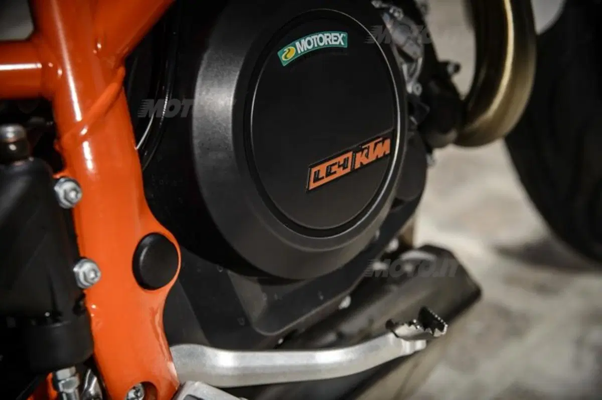 KTM 690 LC4. Duke R, Enduro R e SMC R  (34)