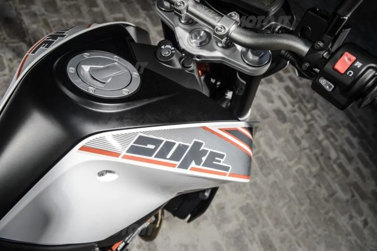 KTM 690 LC4. Duke R, Enduro R e SMC R  (38)