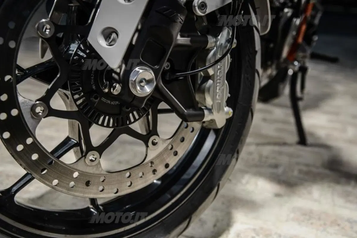 KTM 690 LC4. Duke R, Enduro R e SMC R  (40)