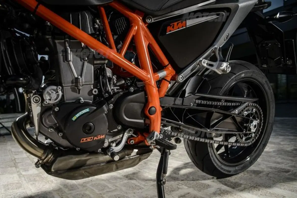 KTM 690 LC4. Duke R, Enduro R e SMC R  (41)