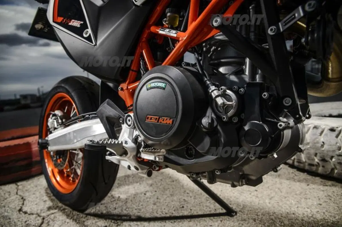 KTM 690 LC4. Duke R, Enduro R e SMC R  (46)