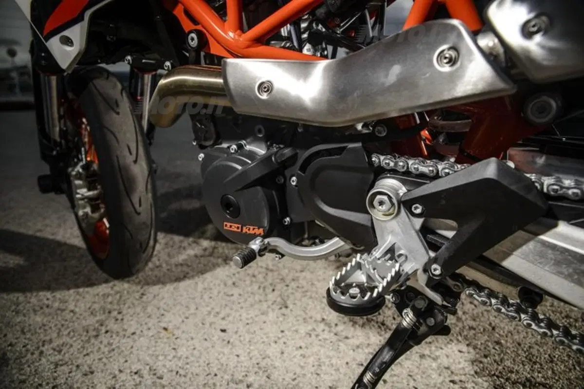 KTM 690 LC4. Duke R, Enduro R e SMC R  (49)