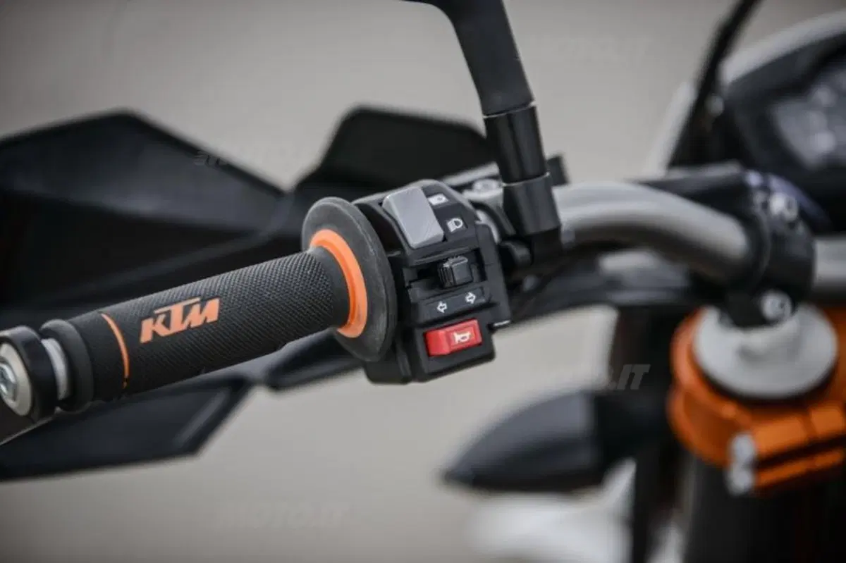 KTM 690 LC4. Duke R, Enduro R e SMC R  (52)