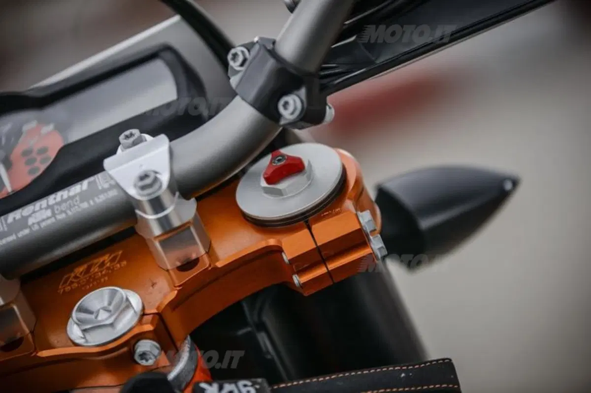 KTM 690 LC4. Duke R, Enduro R e SMC R  (55)
