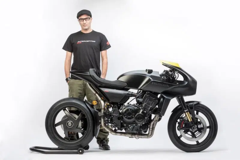 Valerio Aiello e la Honda CB4 Interceptor