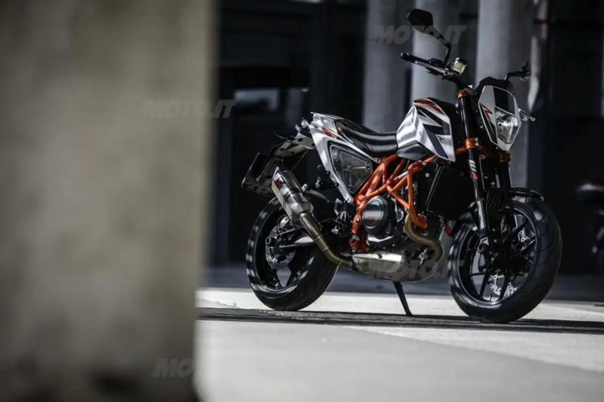 KTM 690 LC4. Duke R, Enduro R e SMC R  (57)