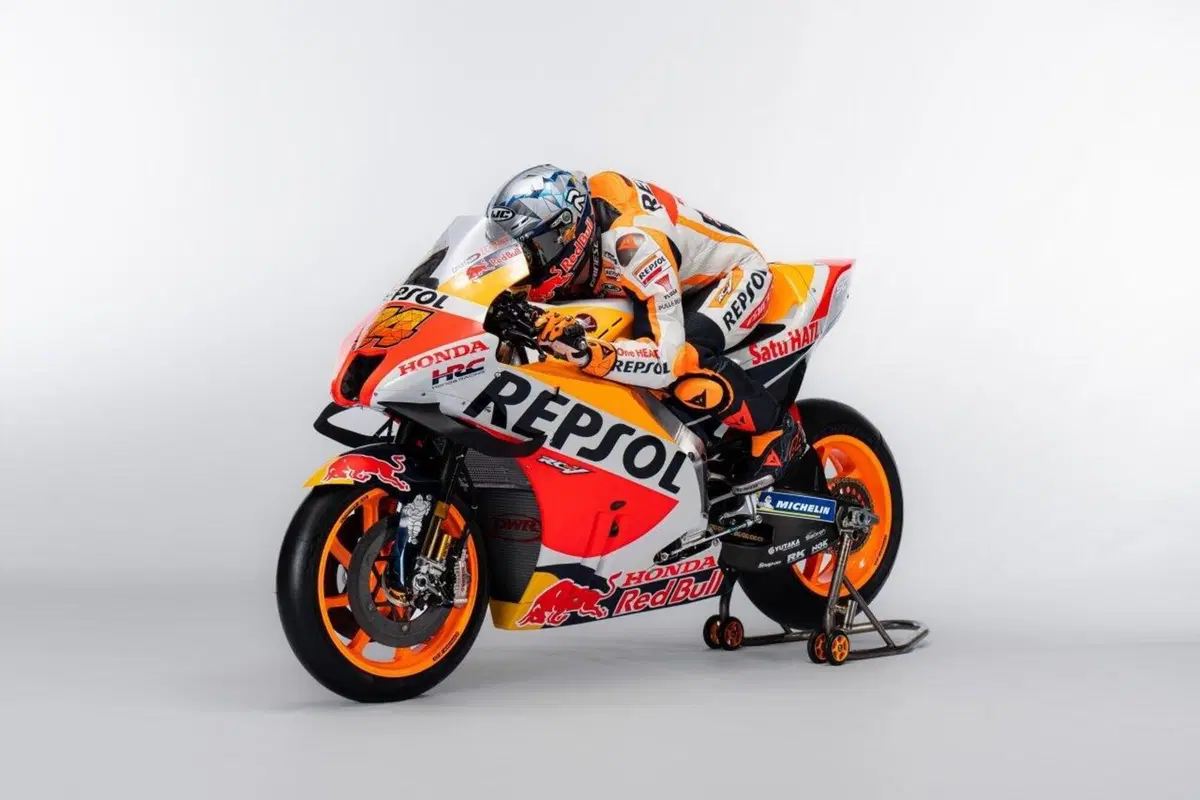MotoGP: team Honda Repsol, ecco la nuova RC 213V di Marquez ed Espargaro (12)