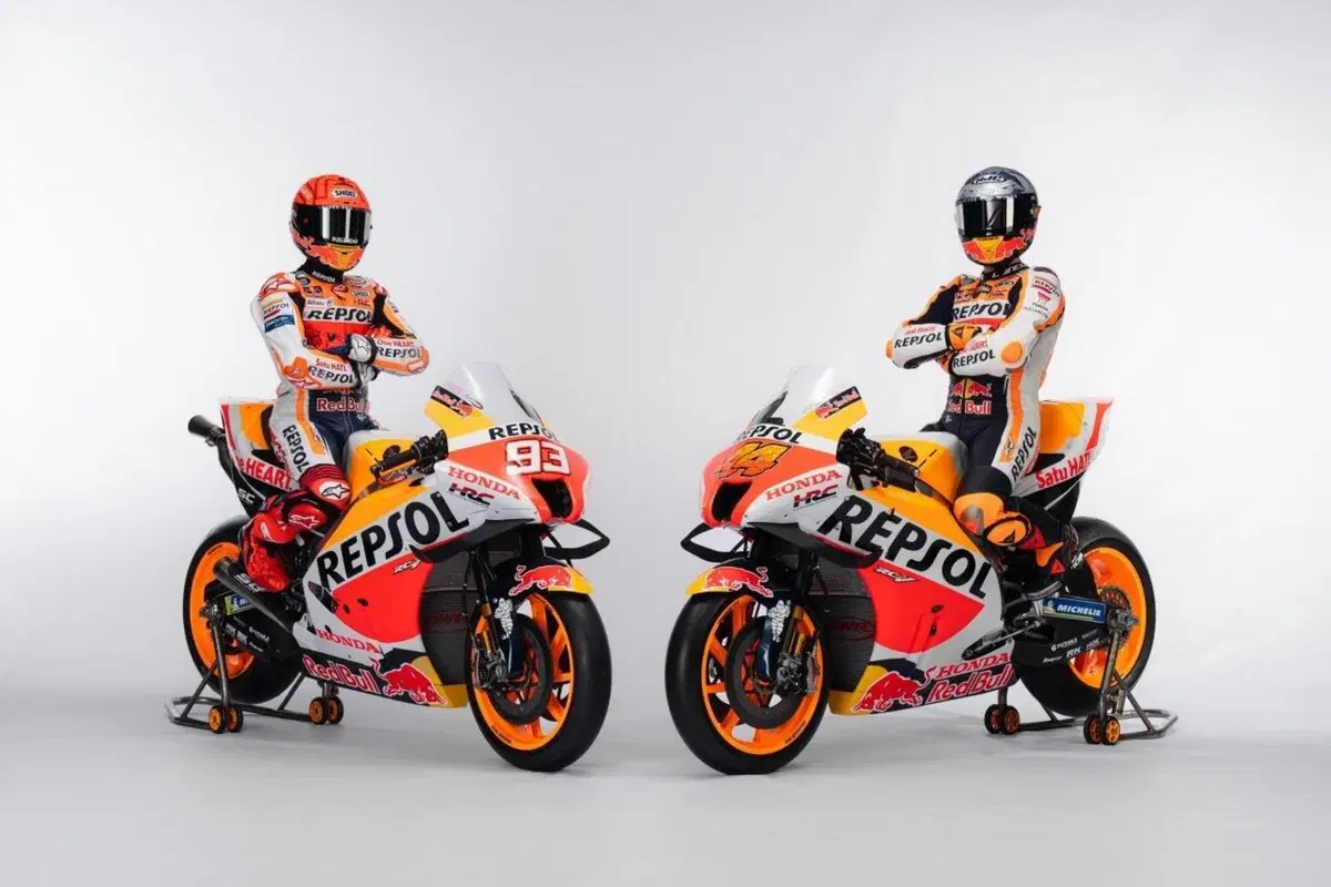 MotoGP: team Honda Repsol, ecco la nuova RC 213V di Marquez ed Espargaro (15)