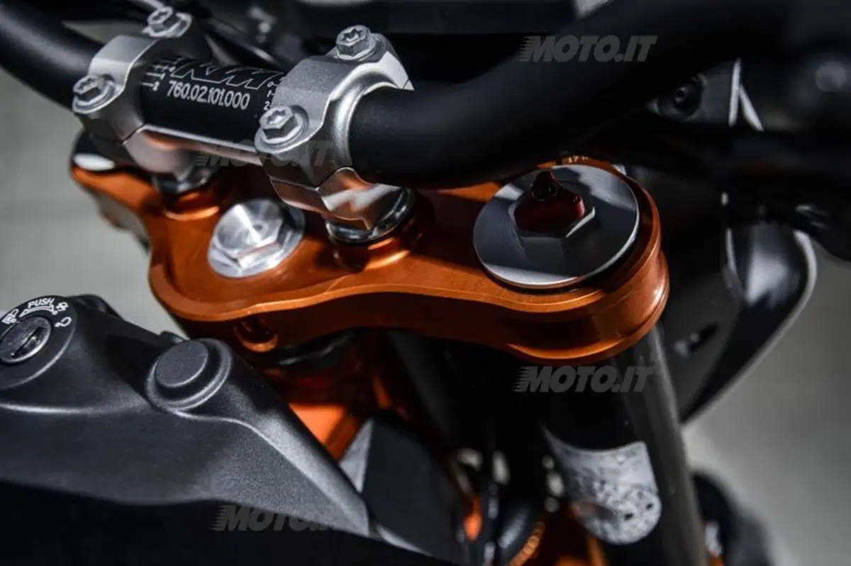 KTM 690 LC4. Duke R, Enduro R e SMC R  (63)
