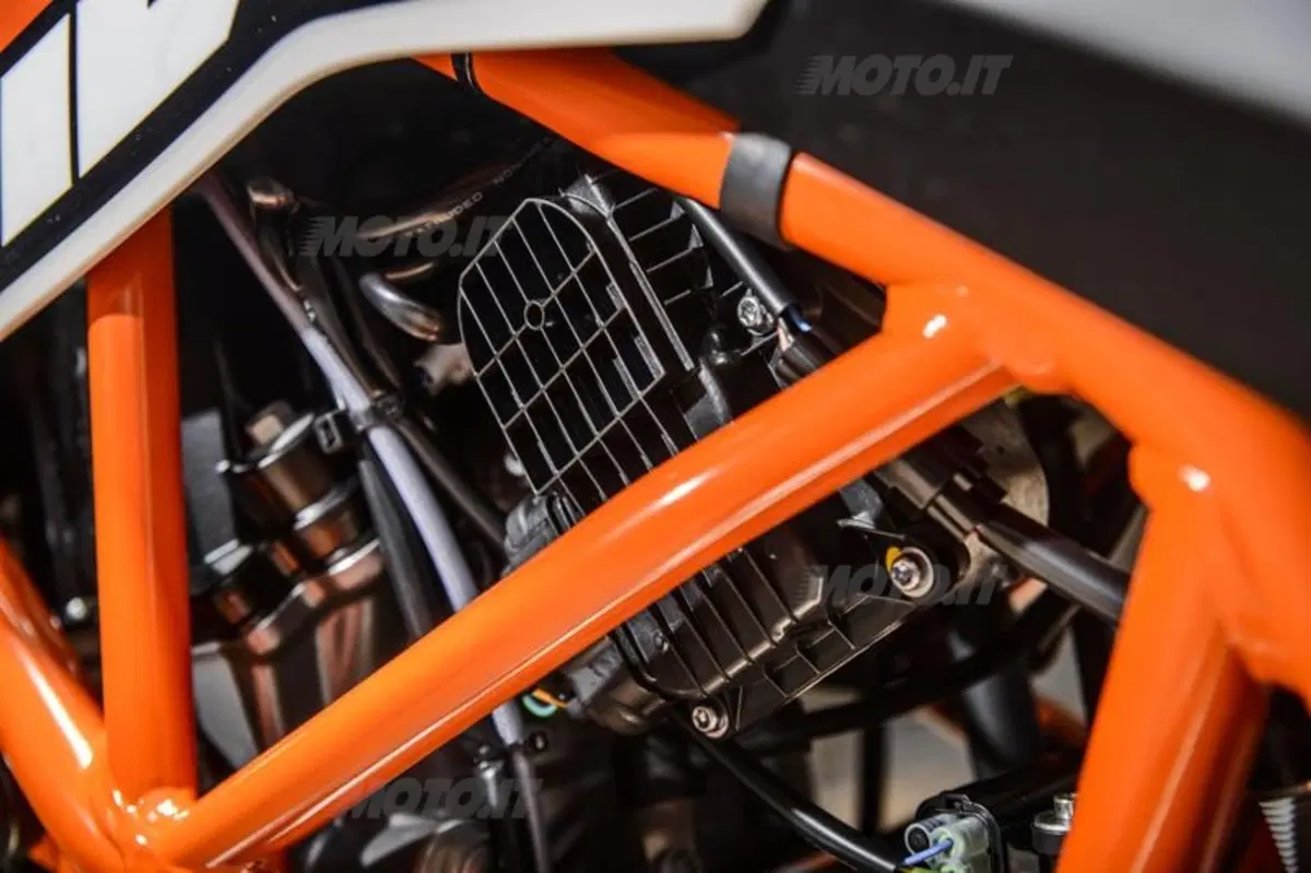 KTM 690 LC4. Duke R, Enduro R e SMC R  (74)