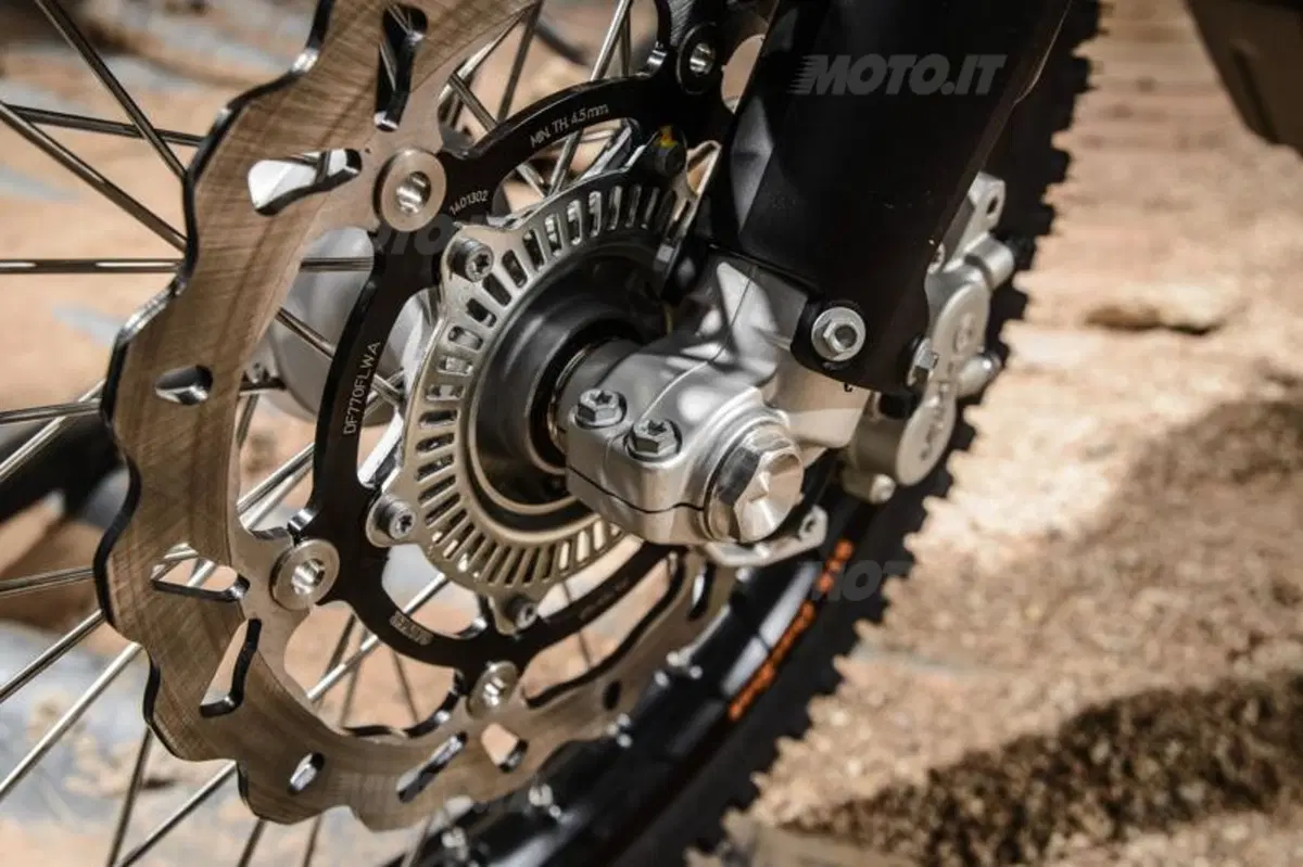 KTM 690 LC4. Duke R, Enduro R e SMC R  (76)