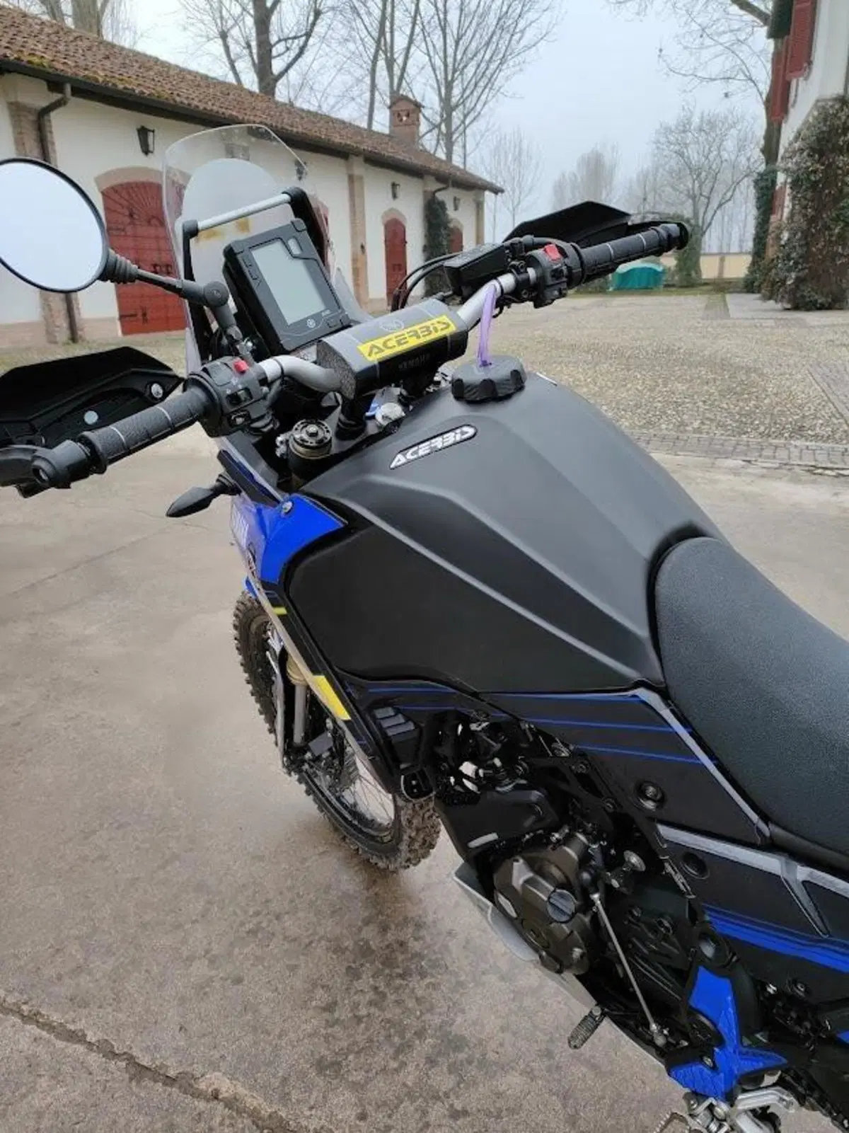 Yamaha Ténéré 700: serbatoio Acerbis 23 litri e scarico SC Project. Montaggio e test (7)