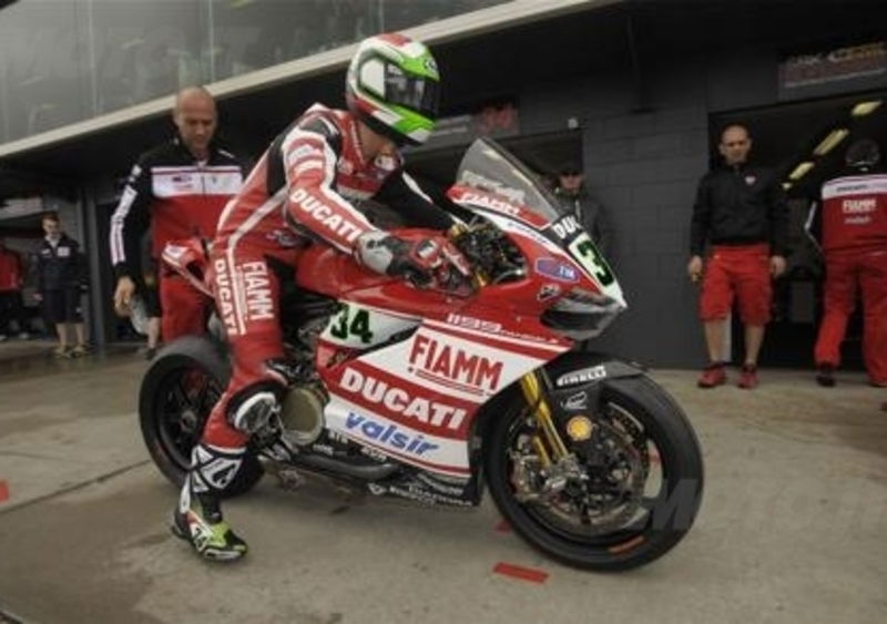 Test Superbike a Jerez, Giugliano in testa anche nel secondo giorno