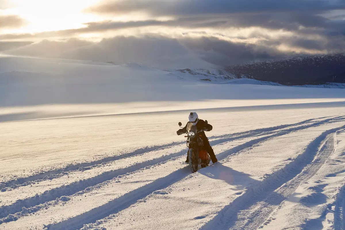Royal Enfield 90South: il racconto di Dean Coxson della spedizione al Polo Sud