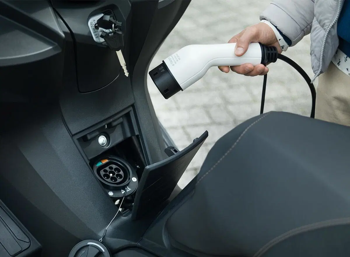 Nerva Exe. Scooter elettrico da 277 kg (3)