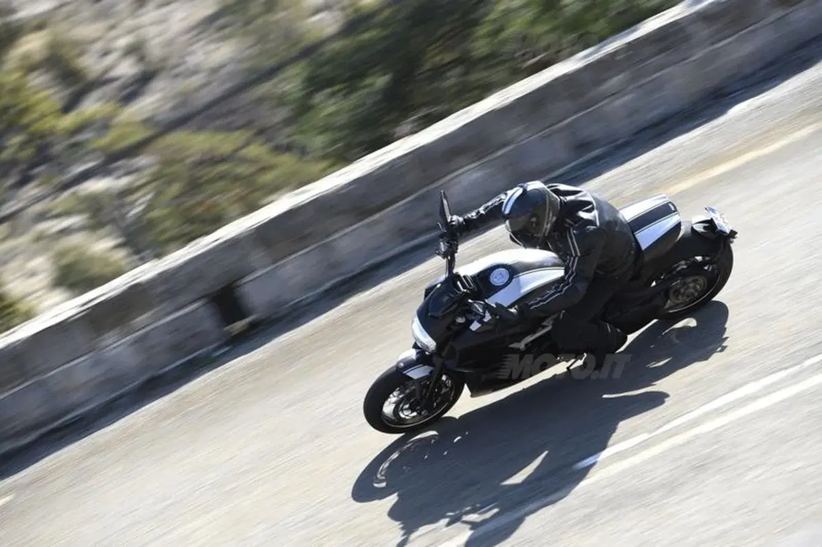 Ducati Diavel Carbon (9)