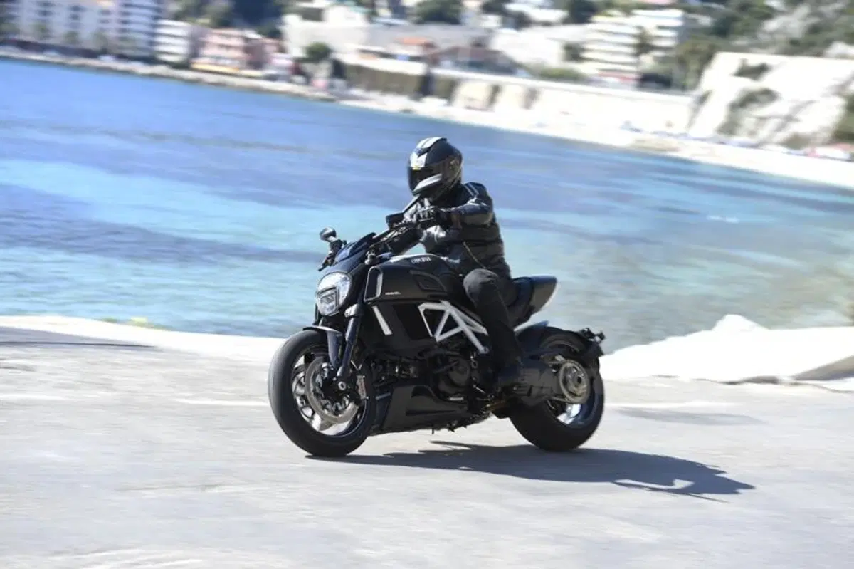 Ducati Diavel Carbon (11)