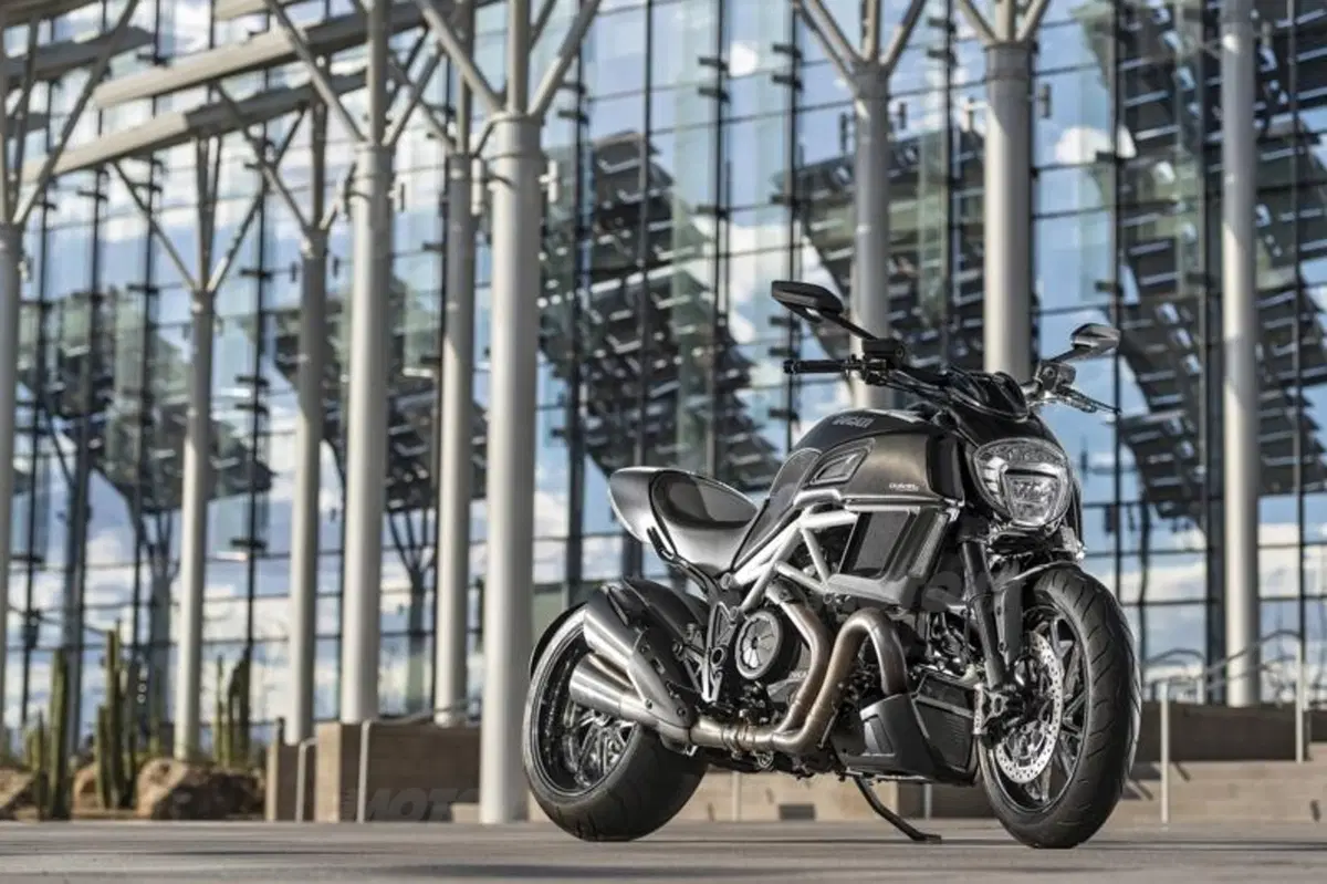 Ducati Diavel Carbon (22)
