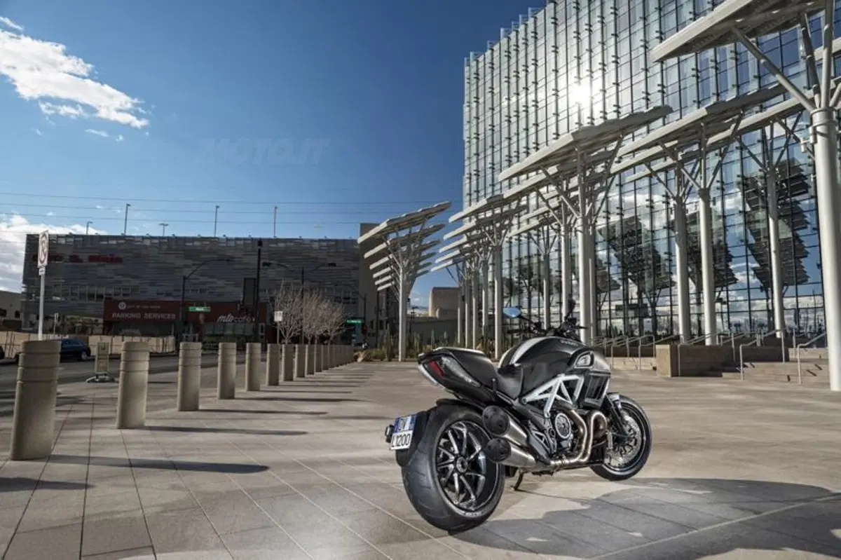 Ducati Diavel Carbon (23)