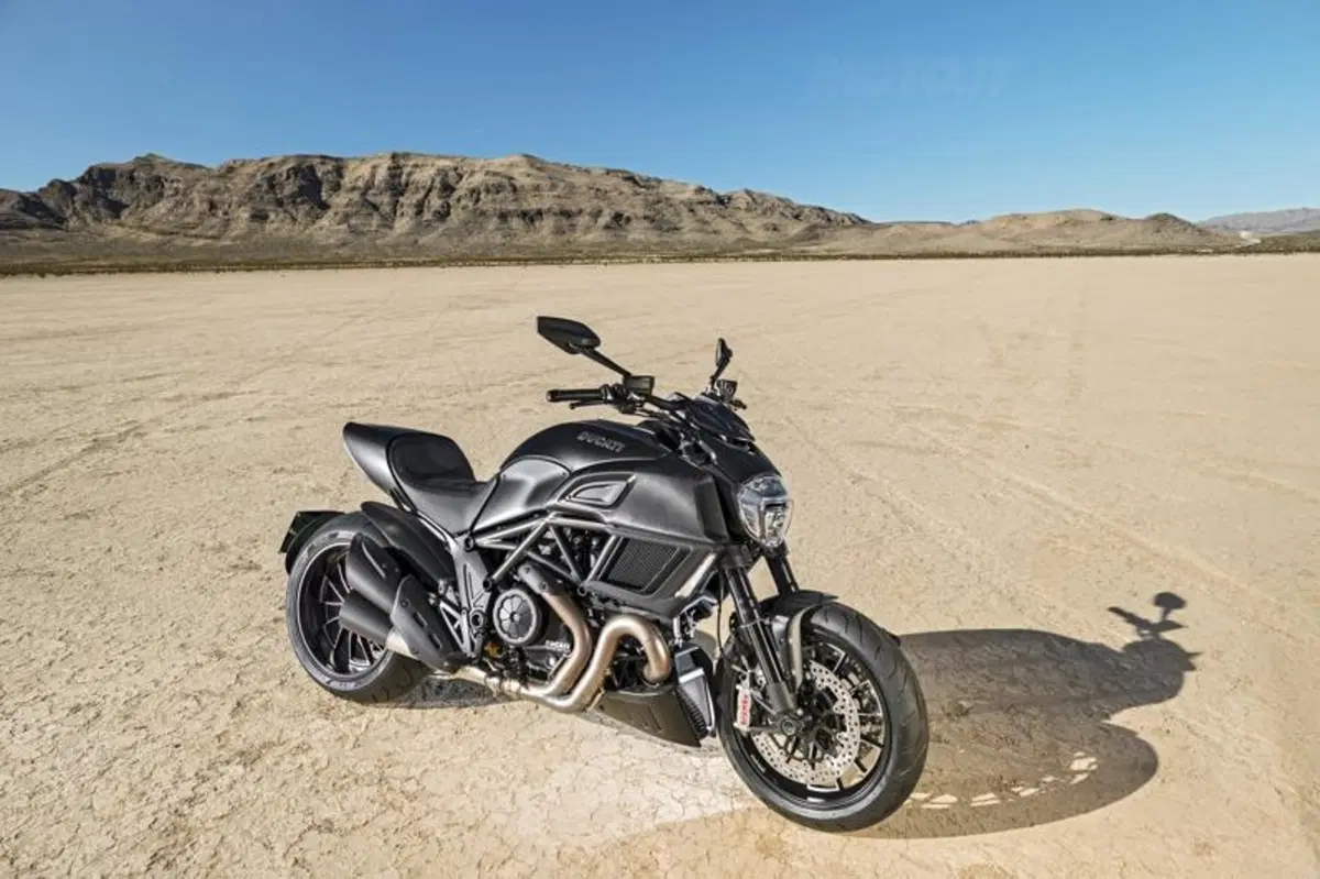Ducati Diavel Carbon (24)