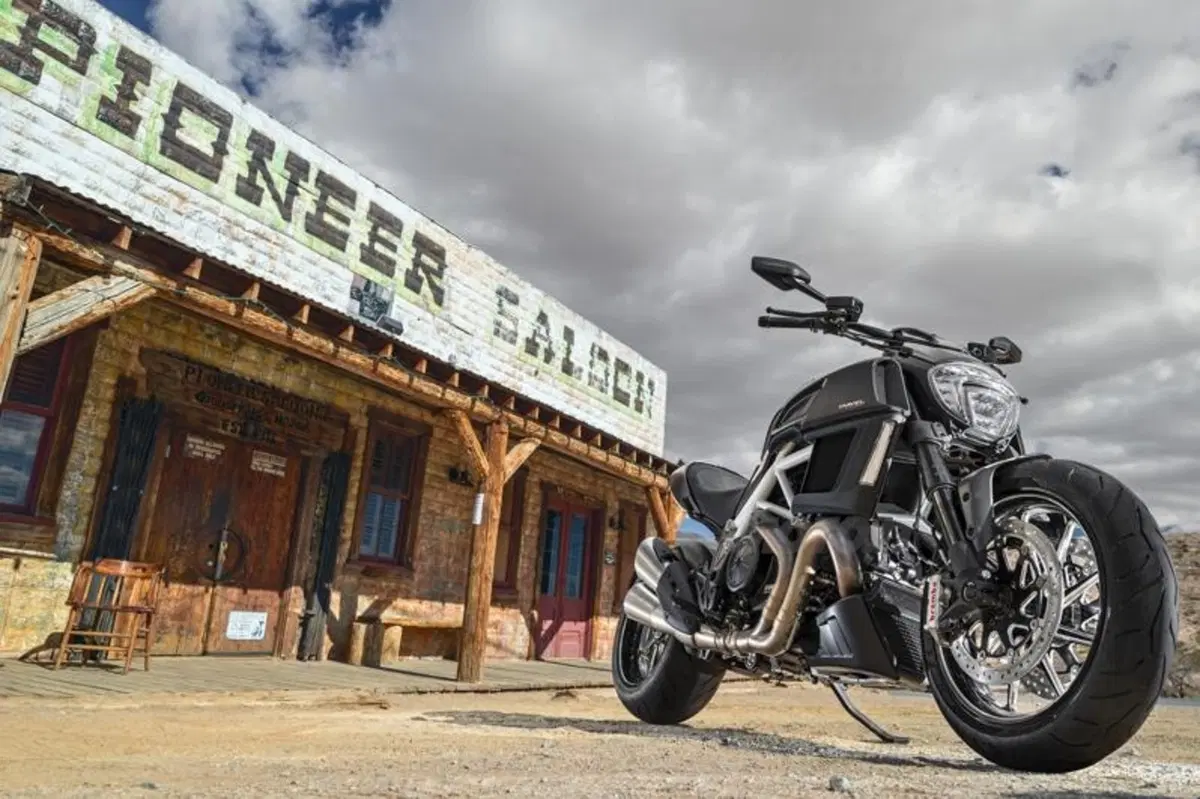 Ducati Diavel Carbon (26)