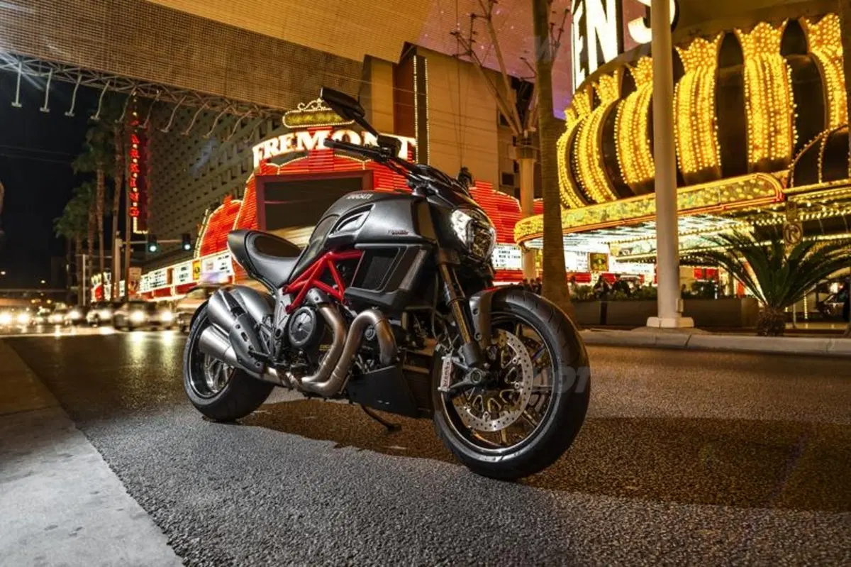 Ducati Diavel Carbon (27)