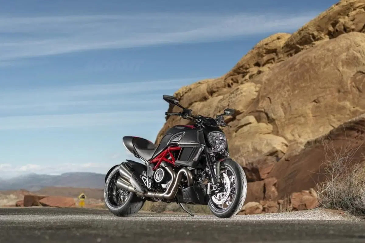 Ducati Diavel Carbon (29)