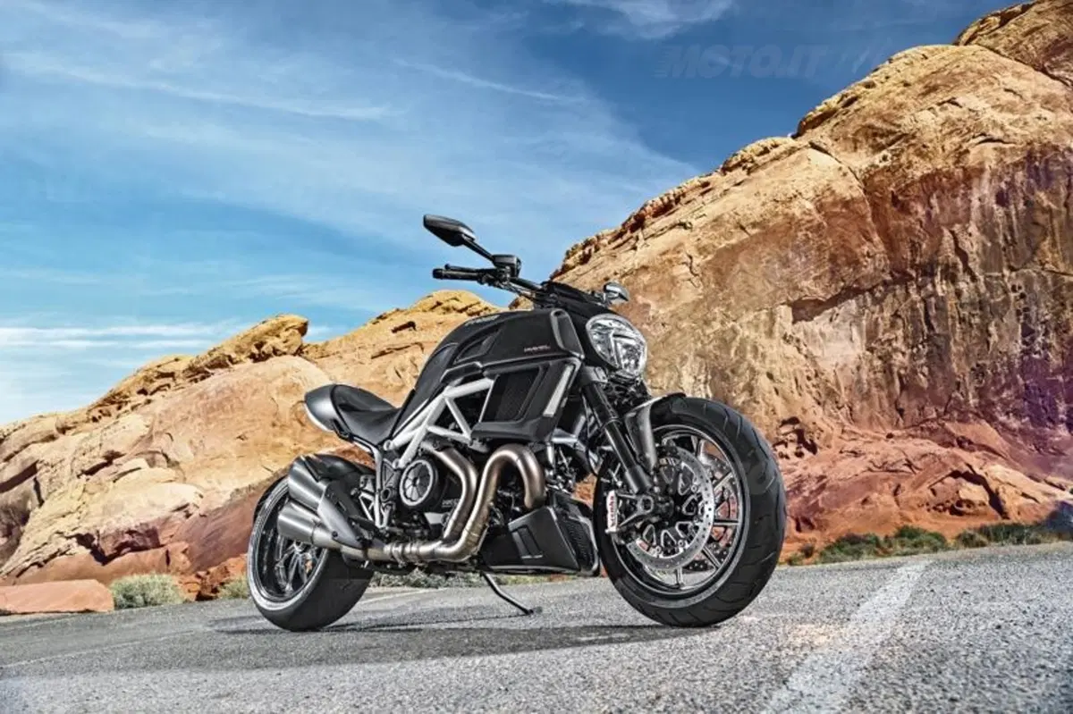 Ducati Diavel Carbon (31)