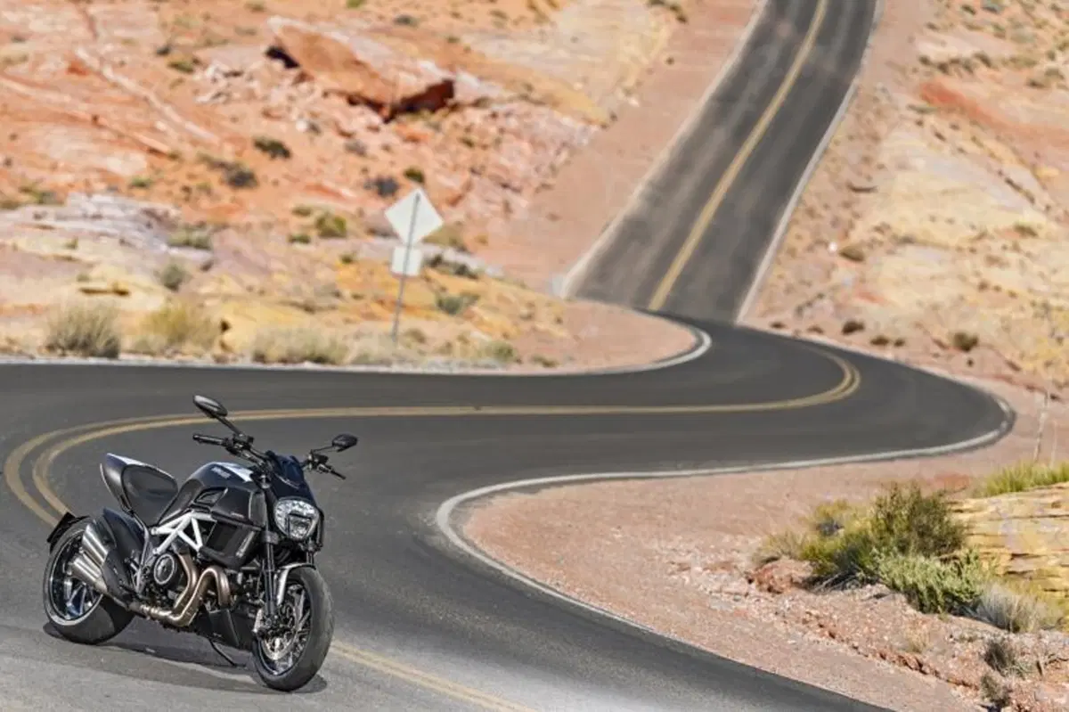 Ducati Diavel Carbon (32)