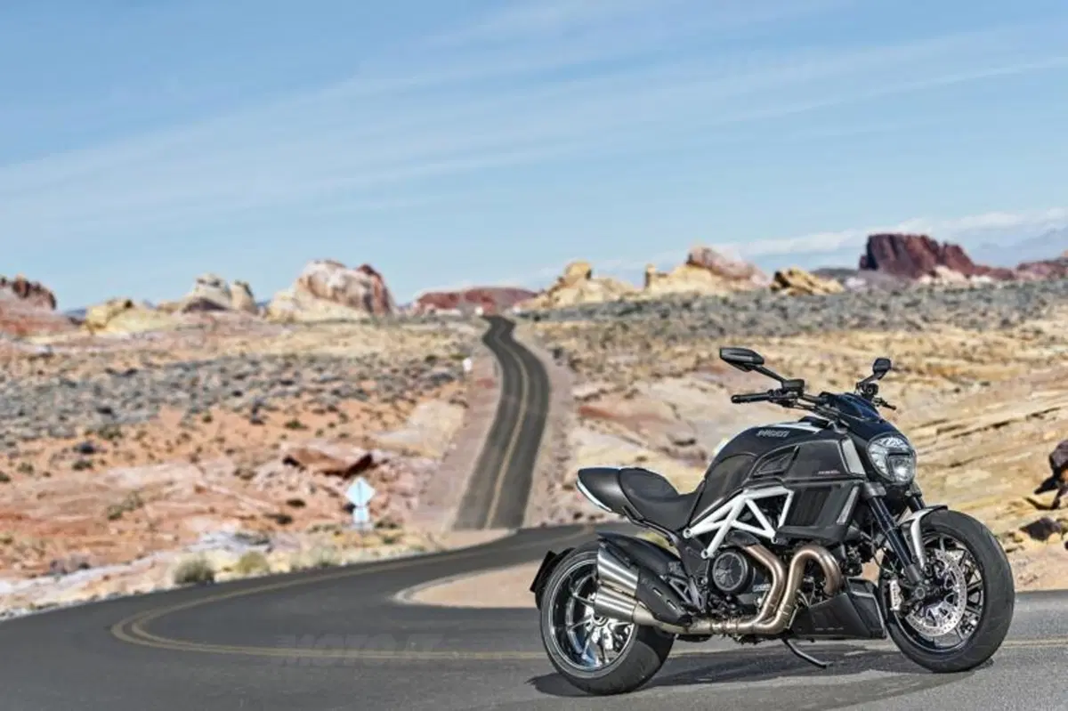 Ducati Diavel Carbon (33)
