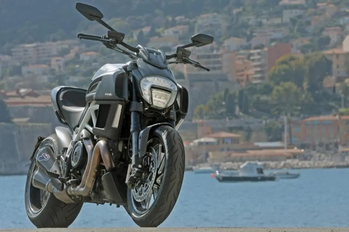 Ducati Diavel Carbon (34)