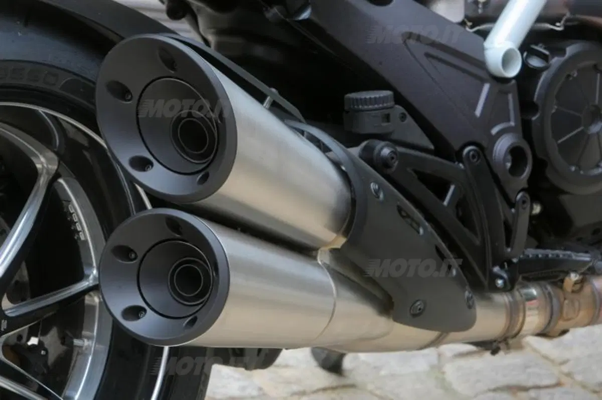 Ducati Diavel Carbon (35)