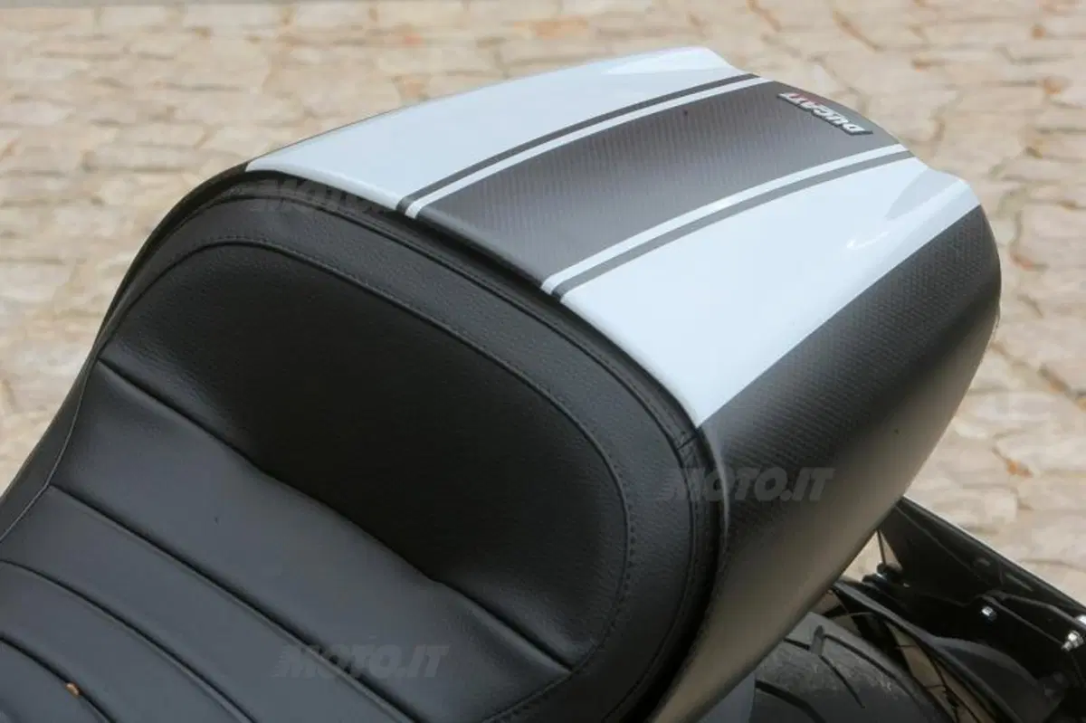 Ducati Diavel Carbon (38)