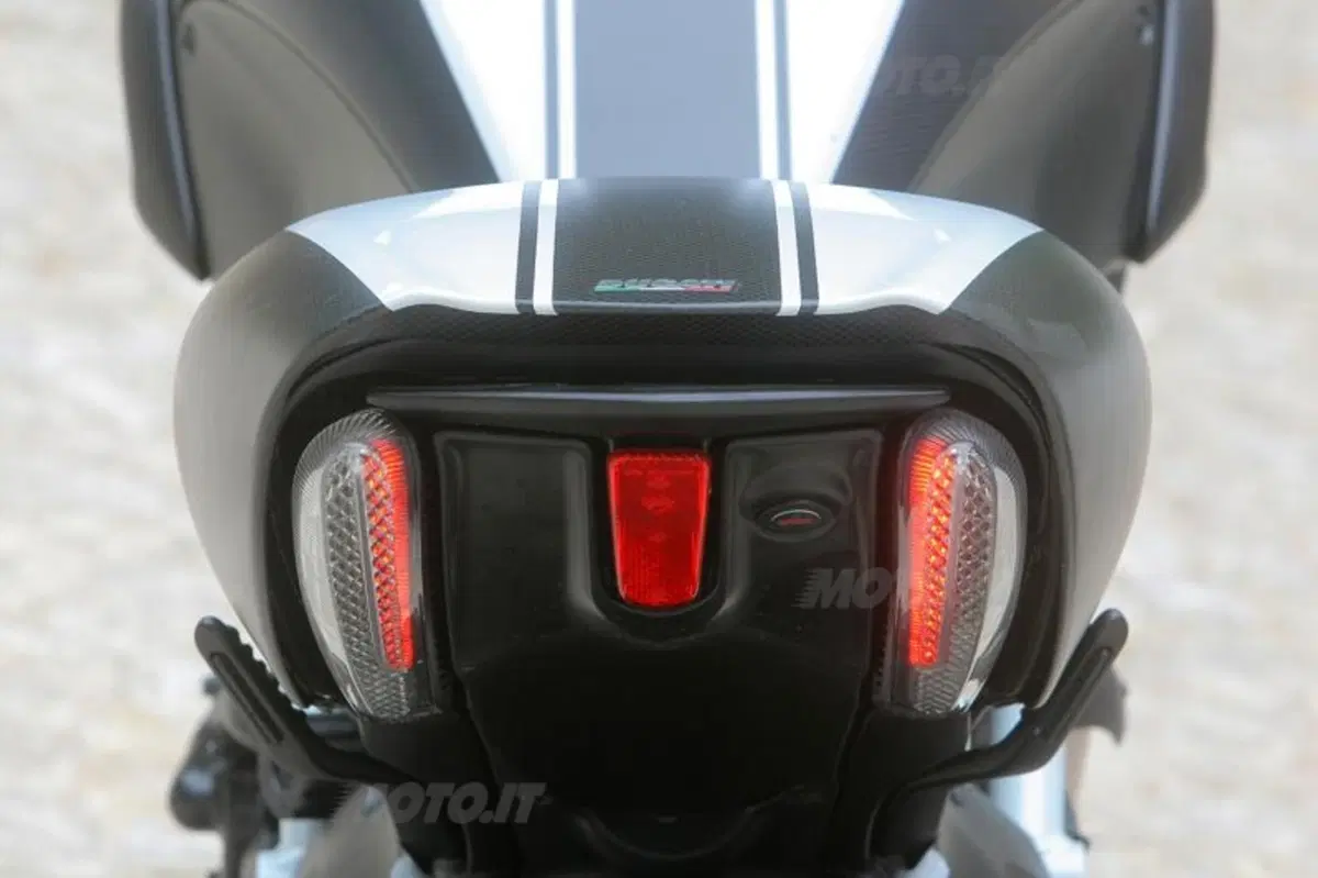Ducati Diavel Carbon (44)
