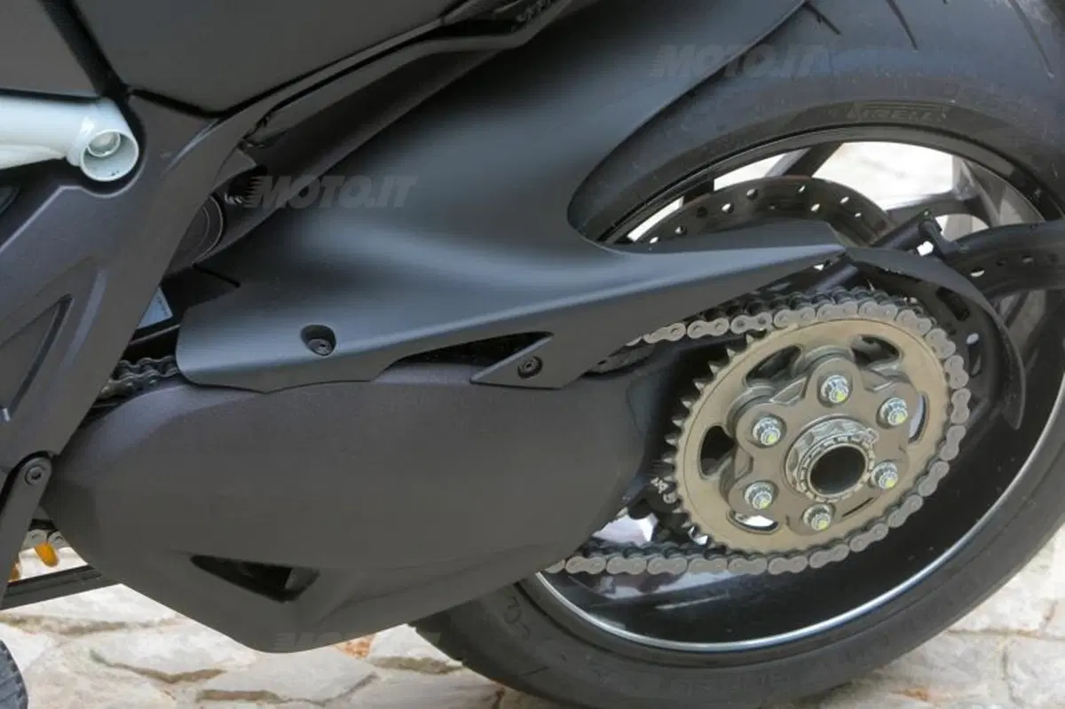 Ducati Diavel Carbon (46)