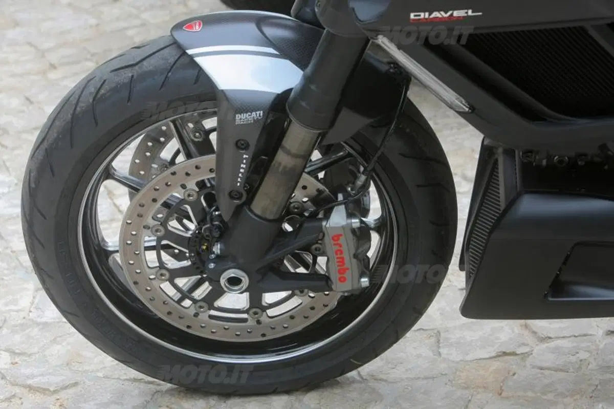 Ducati Diavel Carbon (47)